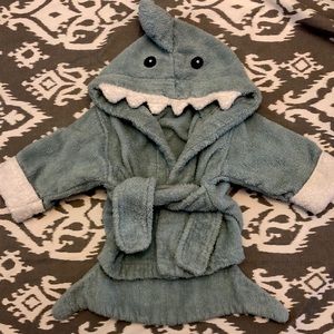 ❗️NEW LISTING❗️ Adorable Shark Robe 0-9m